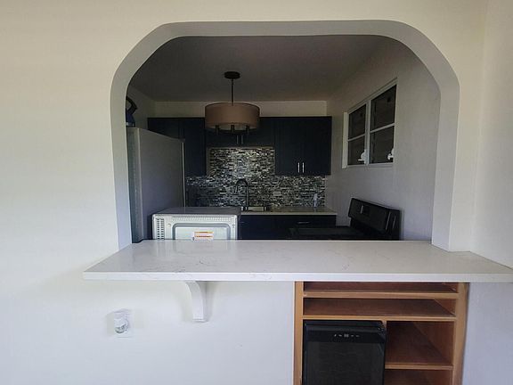 5th image of 154 Strawberry Hill Est #Qu