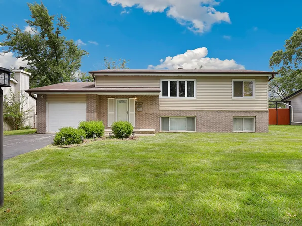 8741 S 84th Ave, Hickory Hills, IL 60457