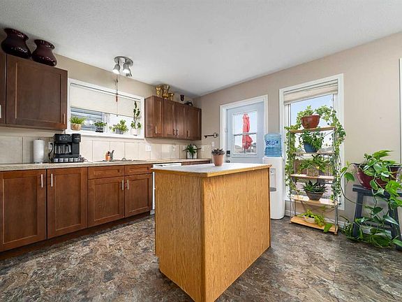 2nd image of 307 16th St E