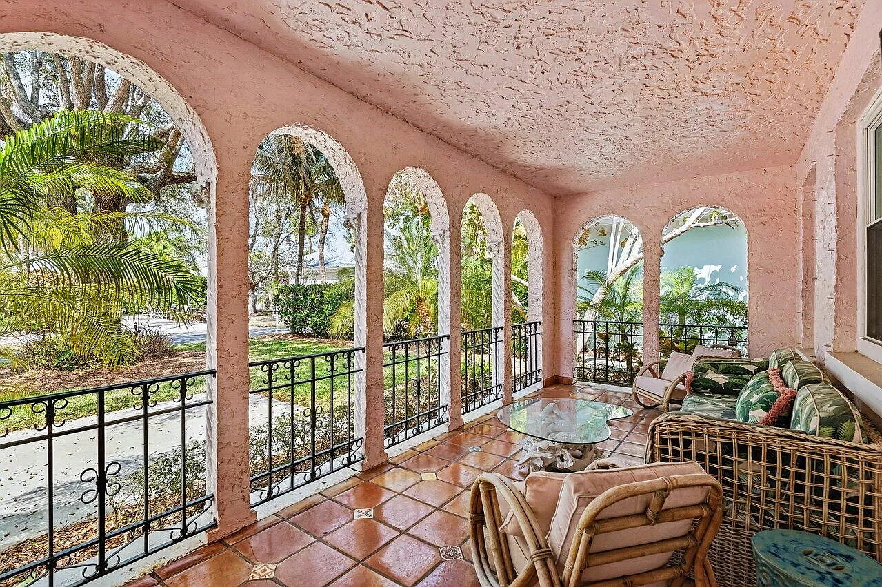 2 bed, 1.0 bath, 1197 sqft, $4,750 — Photo 2
