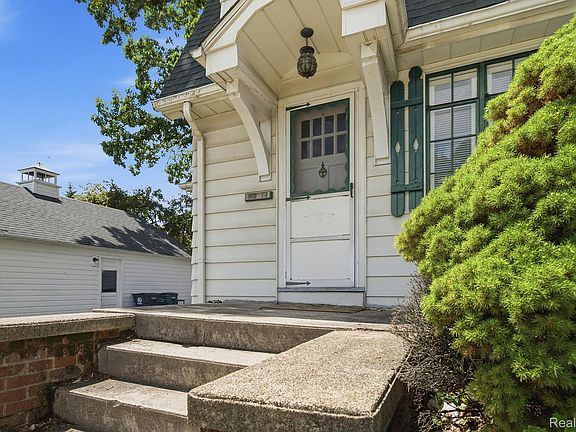 2nd image of 1214 McLean Ave