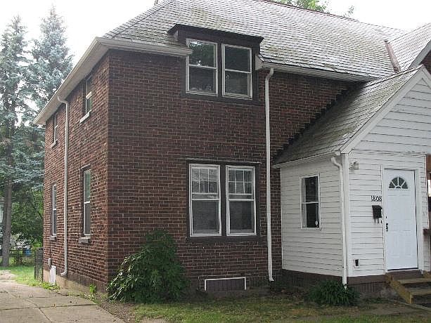1808 W. 14th St., Erie, PA with driveway