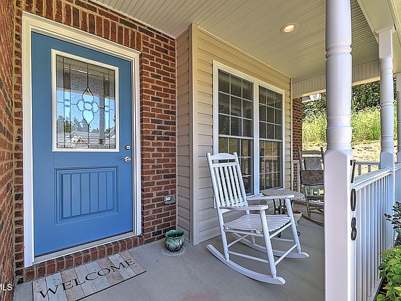 5th image of 708 Willowcrest Pl