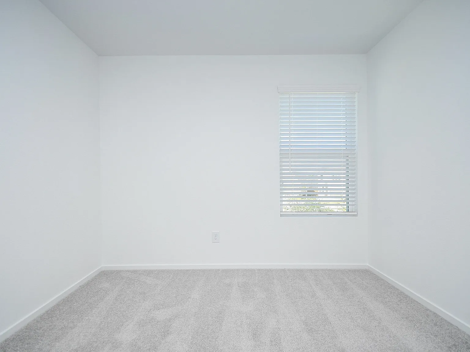 4 bed, 2.5 bath, 2263 sqft, $2,200 — Photo 4