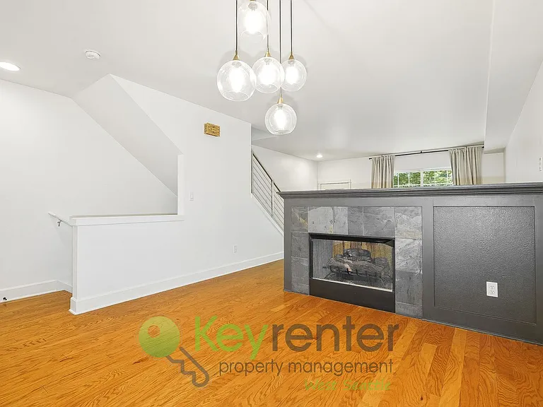 2634 SW Myrtle St — Photo 8