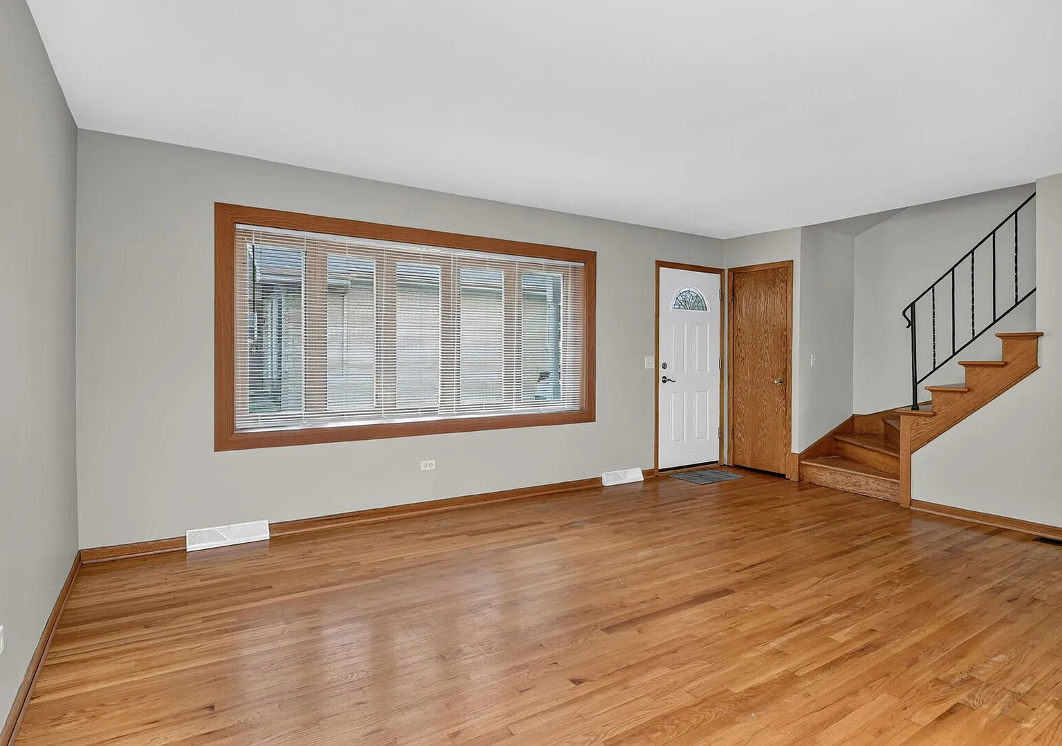 3 bed, 1.5 bath, 1285 sqft, $2,675 — Photo 2