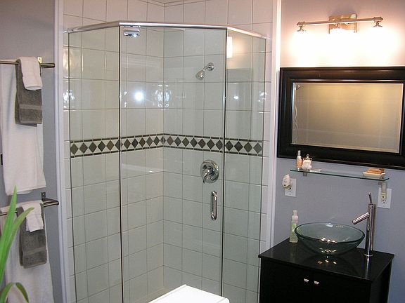 Master Bath Seamless Shower Enclosure and Beautiful Tile Work