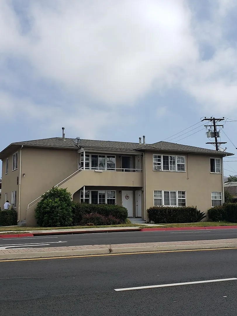 Midtown Ventura Upstairs 2+1 Apt. near CMH, Mall, Shopping — Photo 1