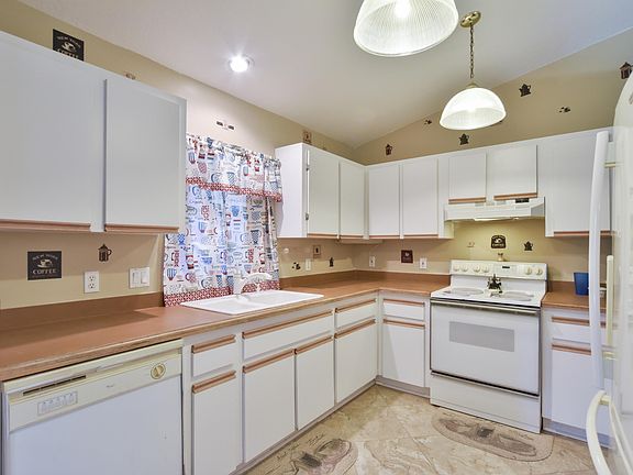 5th image of 32 Bahia Trace Cir