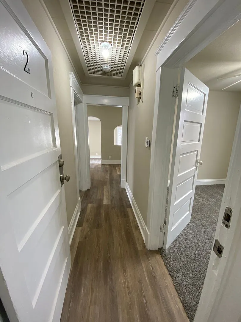 403 E Montgomery St — Photo 2