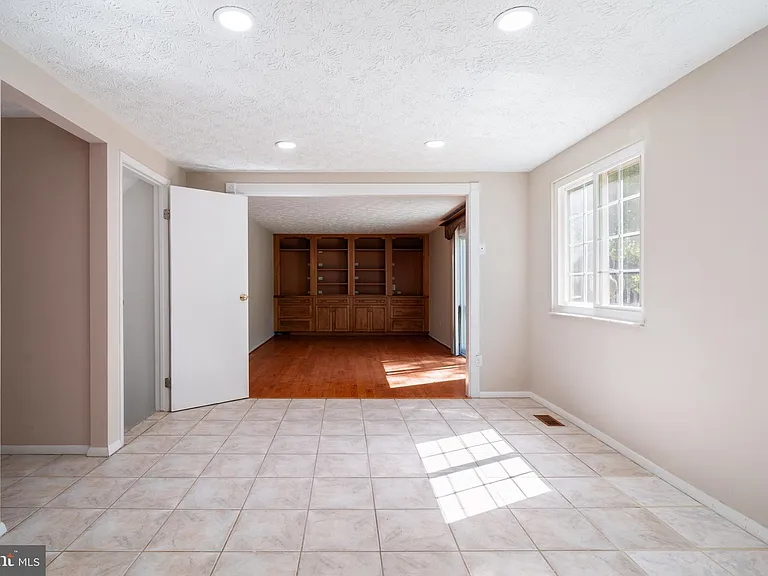 1103 Burwick Dr — Photo 36