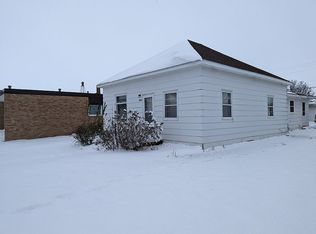 205 3rd St SE, Hallock, MN 56728