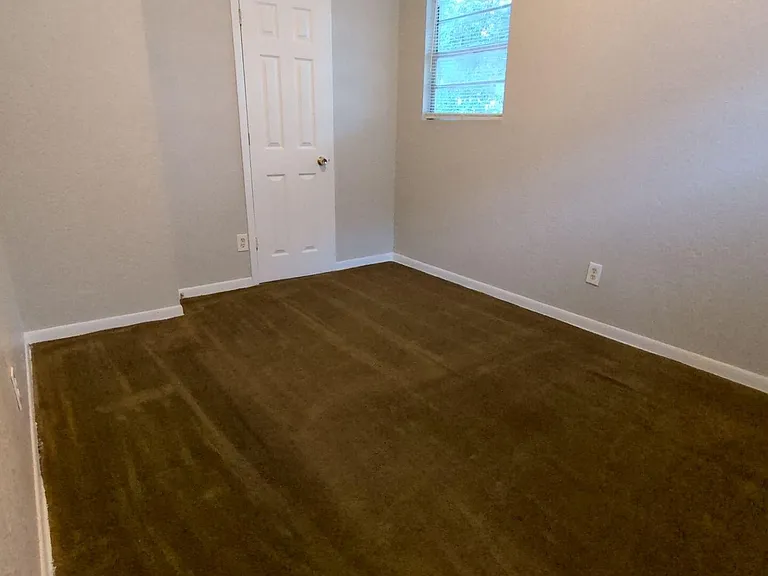 349 Phelps St — Photo 11