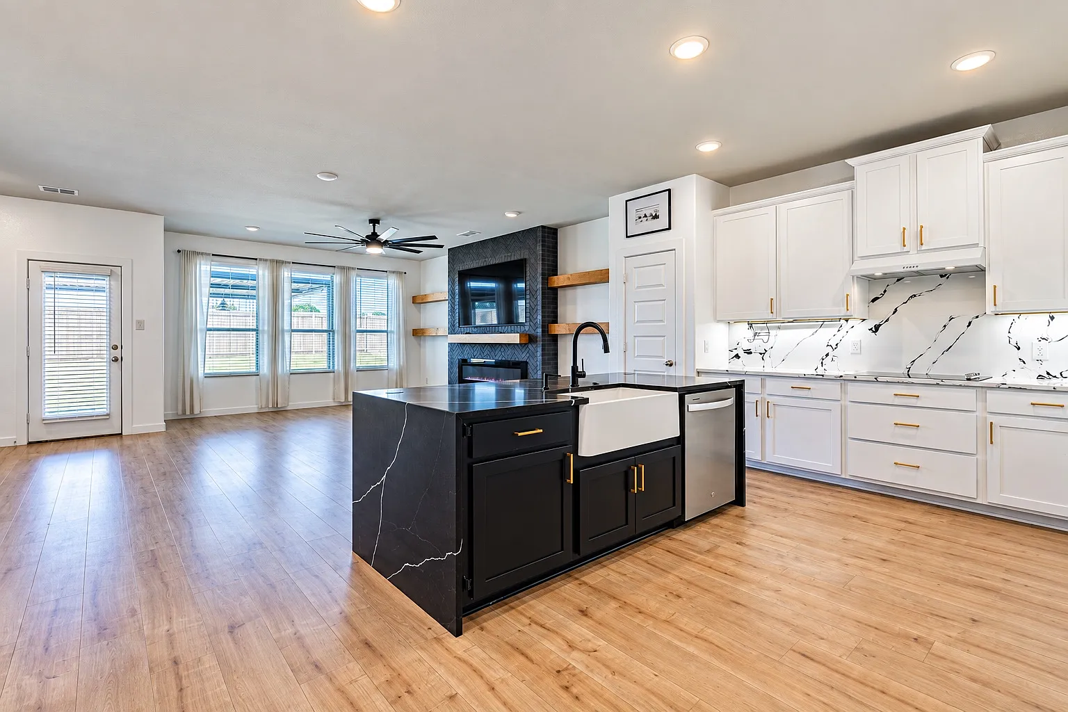 4 bed, 1952 sqft, $2,750 — Photo 4