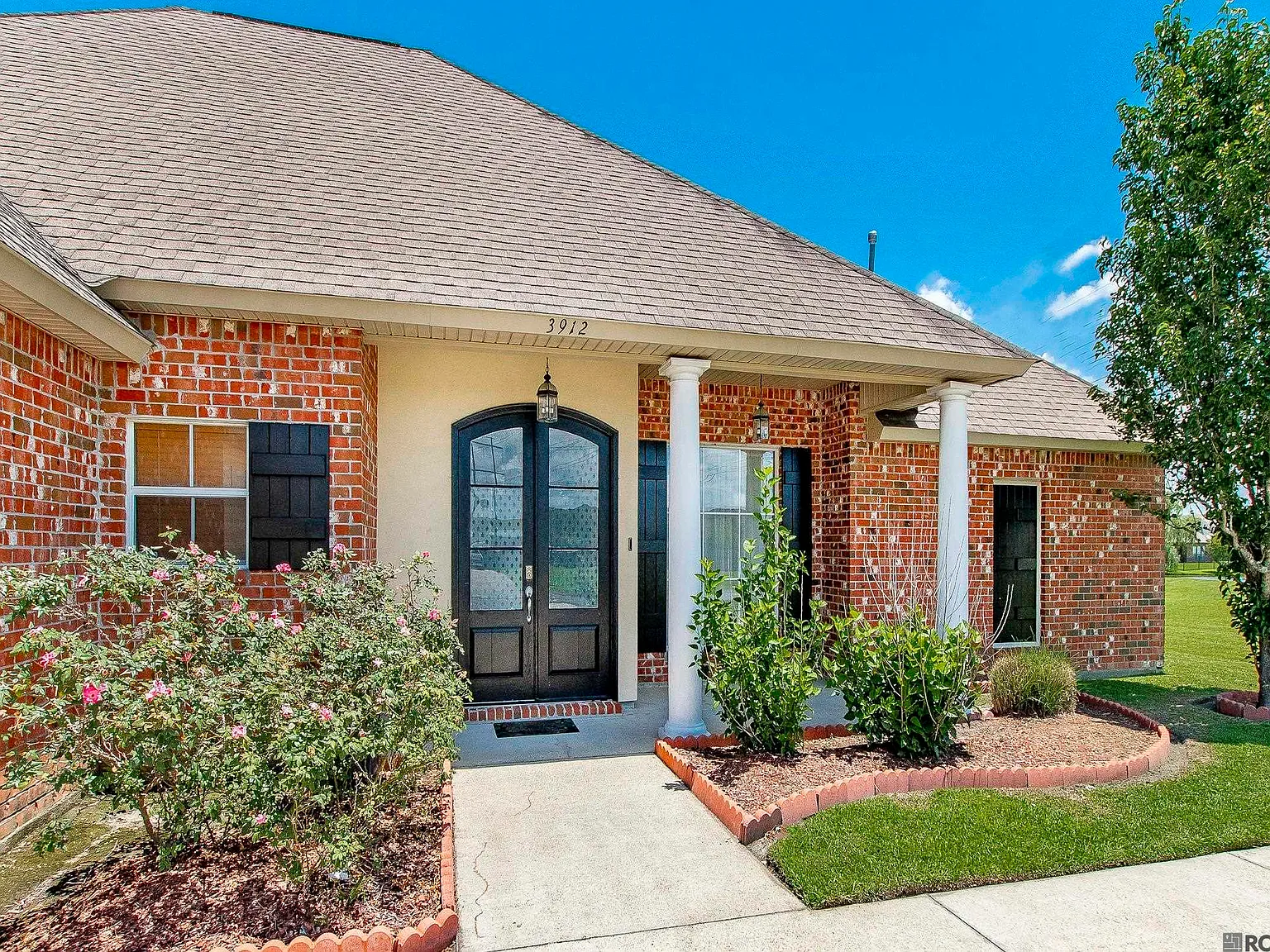 3 bed, 1815 sqft, $2,000 — Photo 2
