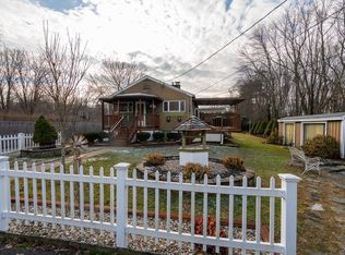 103 Pelham Rd, Amherst, MA 01002