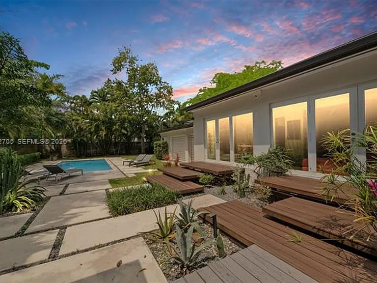 5800 SW 50th Ter — Photo 15