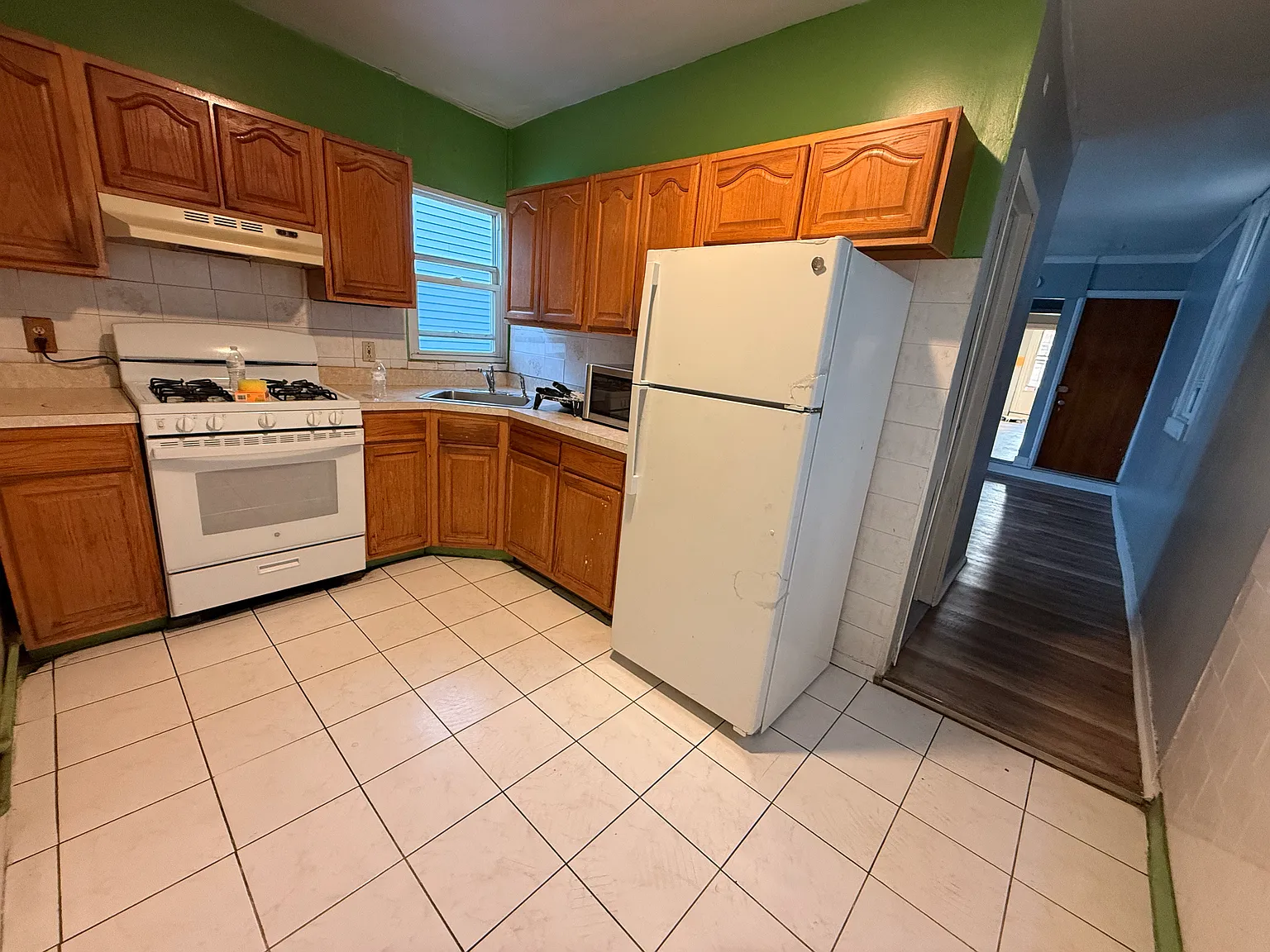 4 bed, $2,300 — Photo 4