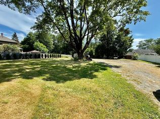 52 Silver St, Greenfield, MA 01301