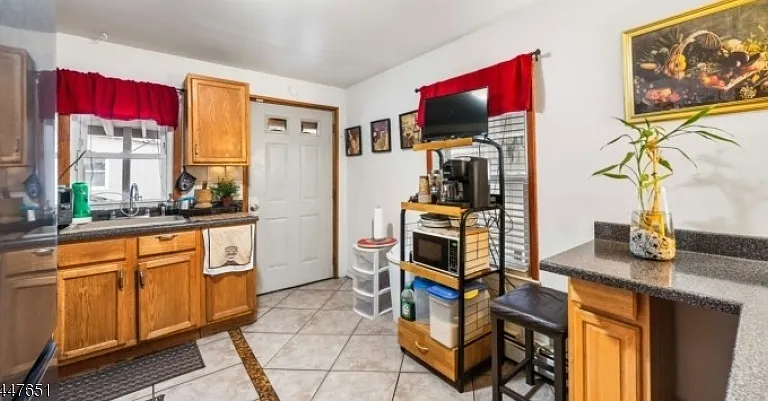 526 Jackson Ave #1 — Photo 6