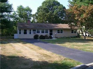 9 Beryl Ct, Kendall Park, NJ 08824