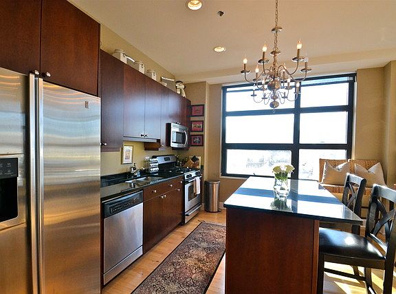 4th image of 101 W Superior St APT 701
