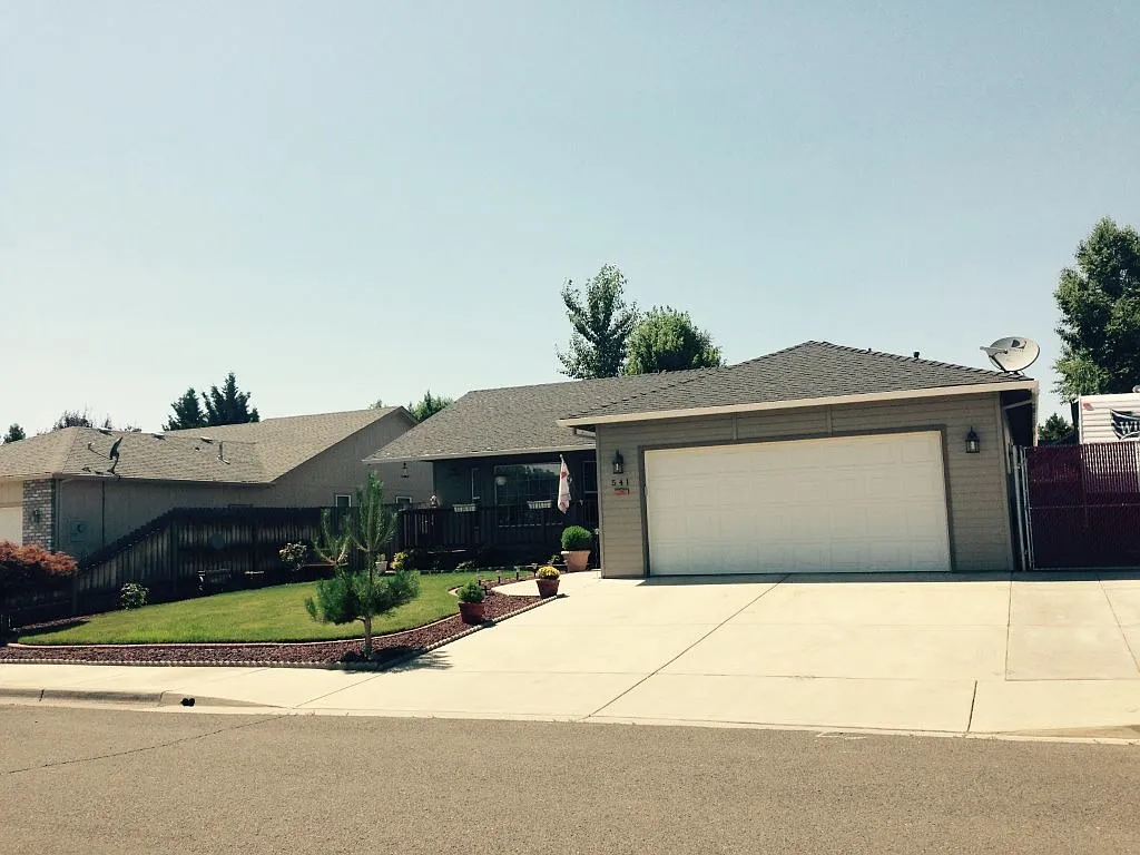 541 Teakwood Dr photo 1