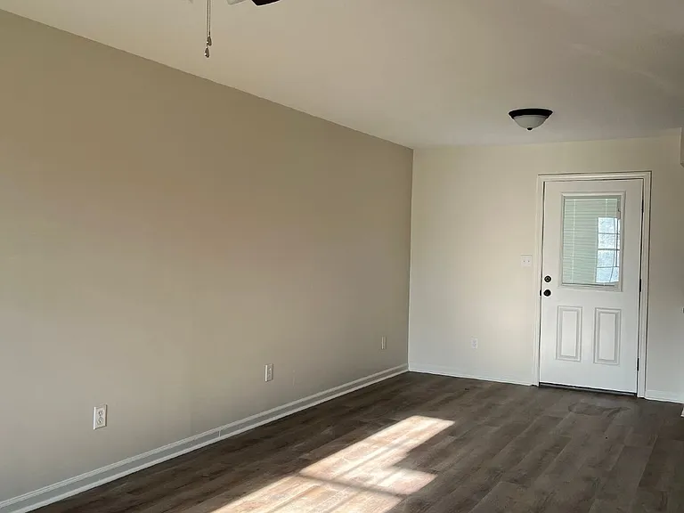 820 Smith Ave — Photo 3