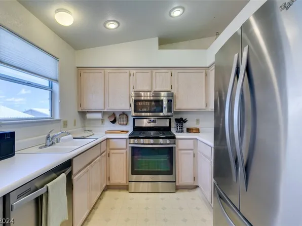 8020 Draco Cir Unit 201, Las Vegas, NV 89128