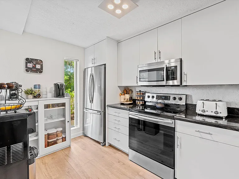 21 Royal Palm Way #1050 — Photo 4