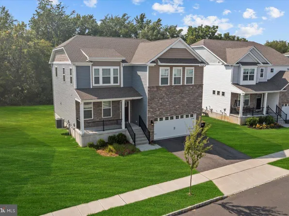 39 Westmont Dr, Medford, NJ 08055
