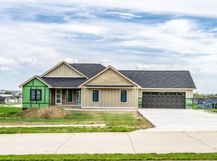 110 W 7th St, Woodbine, IA 51579