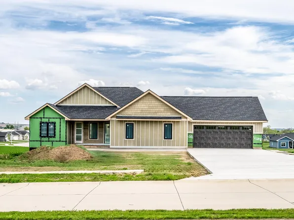 110 W 7th St, Woodbine, IA 51579
