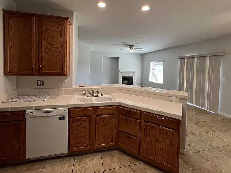 1003 Duxbury Ct — Photo 3