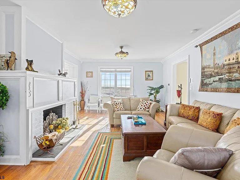 104 S Oakland Ave — Photo 17