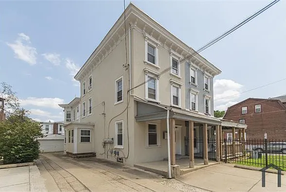 4641 Penn St #3F
