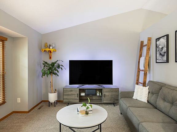5th image of 4225 SE 23rd St