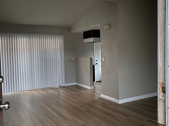 3rd image of 839 N Vineyard Ave APT A