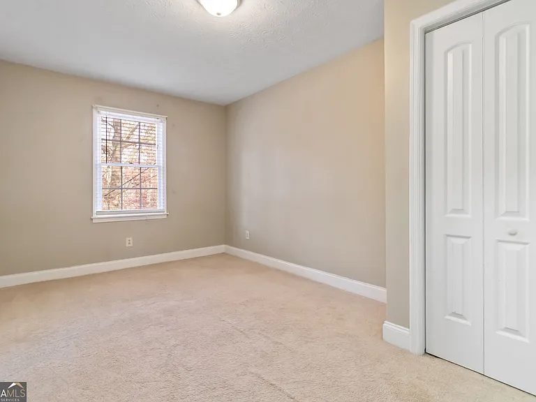 888 Chartley Dr — Photo 18