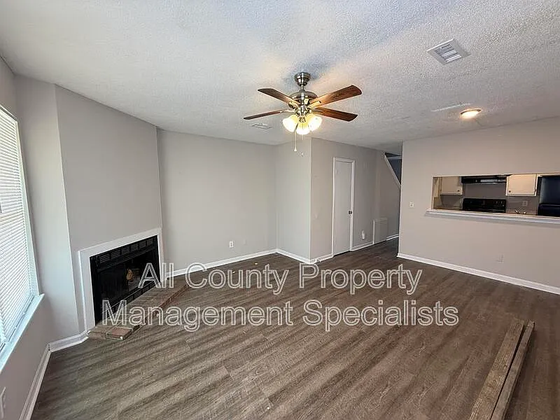 Building Photo - 1307 Cactus Ave #5B