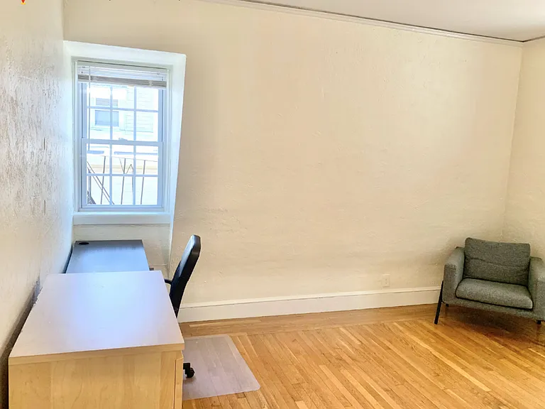 186 Waterman St — Photo 4