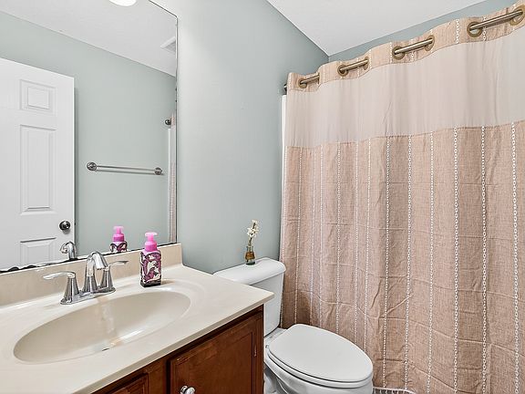 3rd image of 307 Brunswick Dr