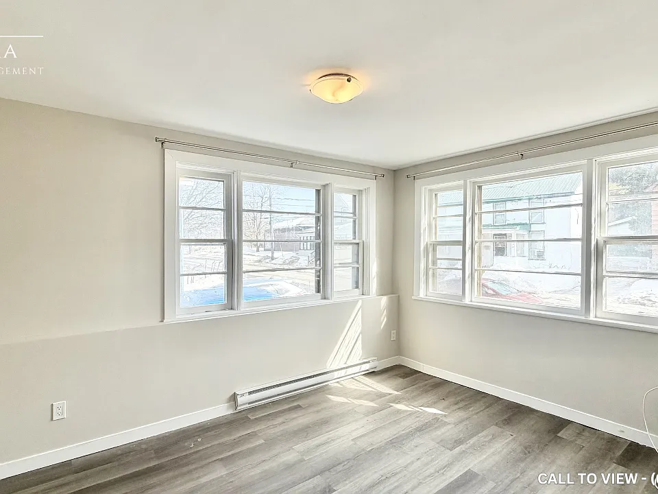 142 Brock St #3