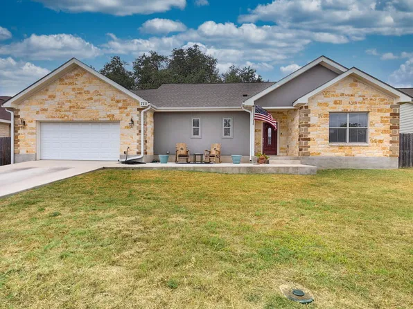 720 Northern Red Oak Ln, Fredericksburg, TX 78624