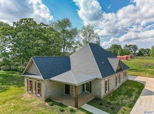 1071 Walker Ln, New Market, AL 35761