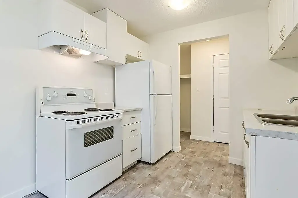 Evergreen Apartments — Photo 3
