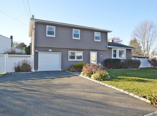 1 April Ave, Dix Hills, NY 11746