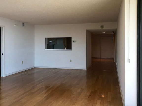3rd image of 2413 Bayshore Blvd Unit 604
