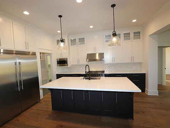 2nd image of 108 Pindo Palm Dr