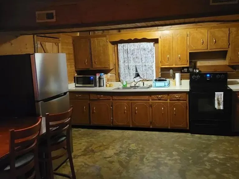 236 Oak Tree Dr — Photo 4